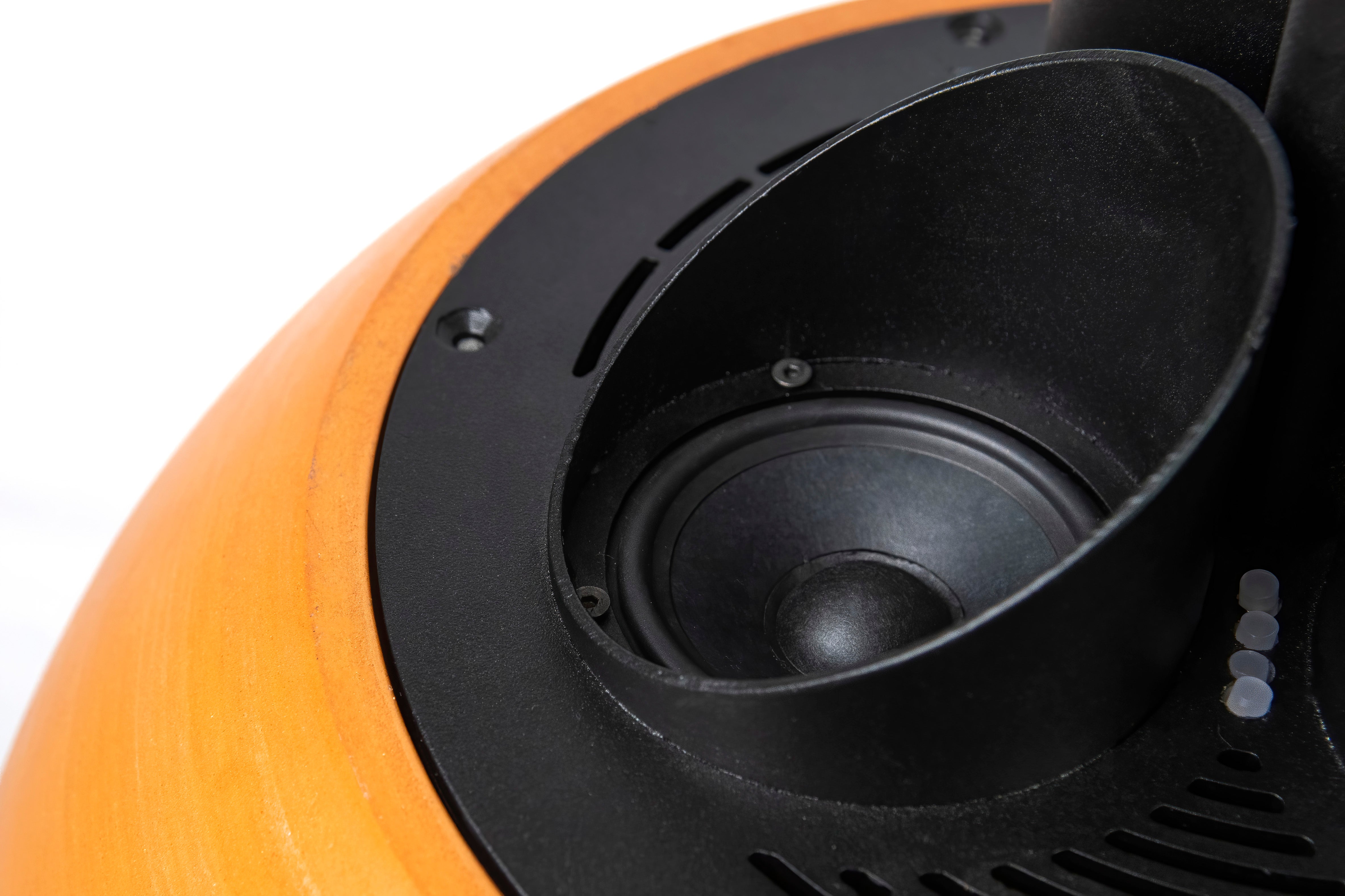 Luxury handmande clay speaker by Dedalica