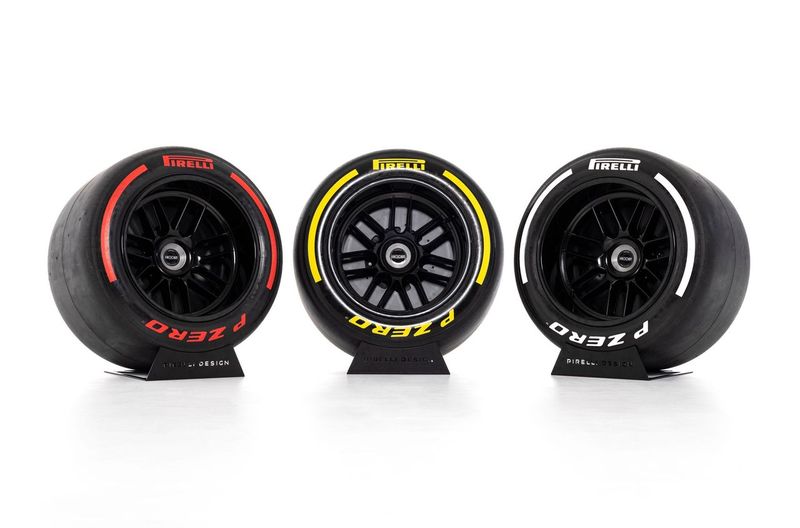 PIRELLI P ZERO™ SOUND - ORIGINAL F1 TYRE