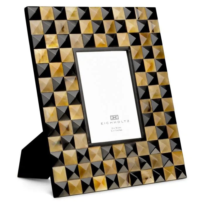 PICTURE FRAME MAGICIAN