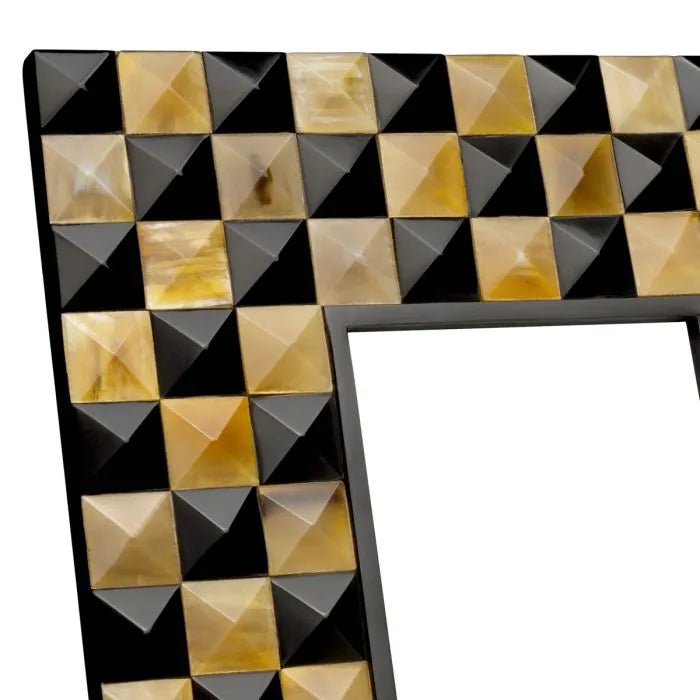 PICTURE FRAME MAGICIAN