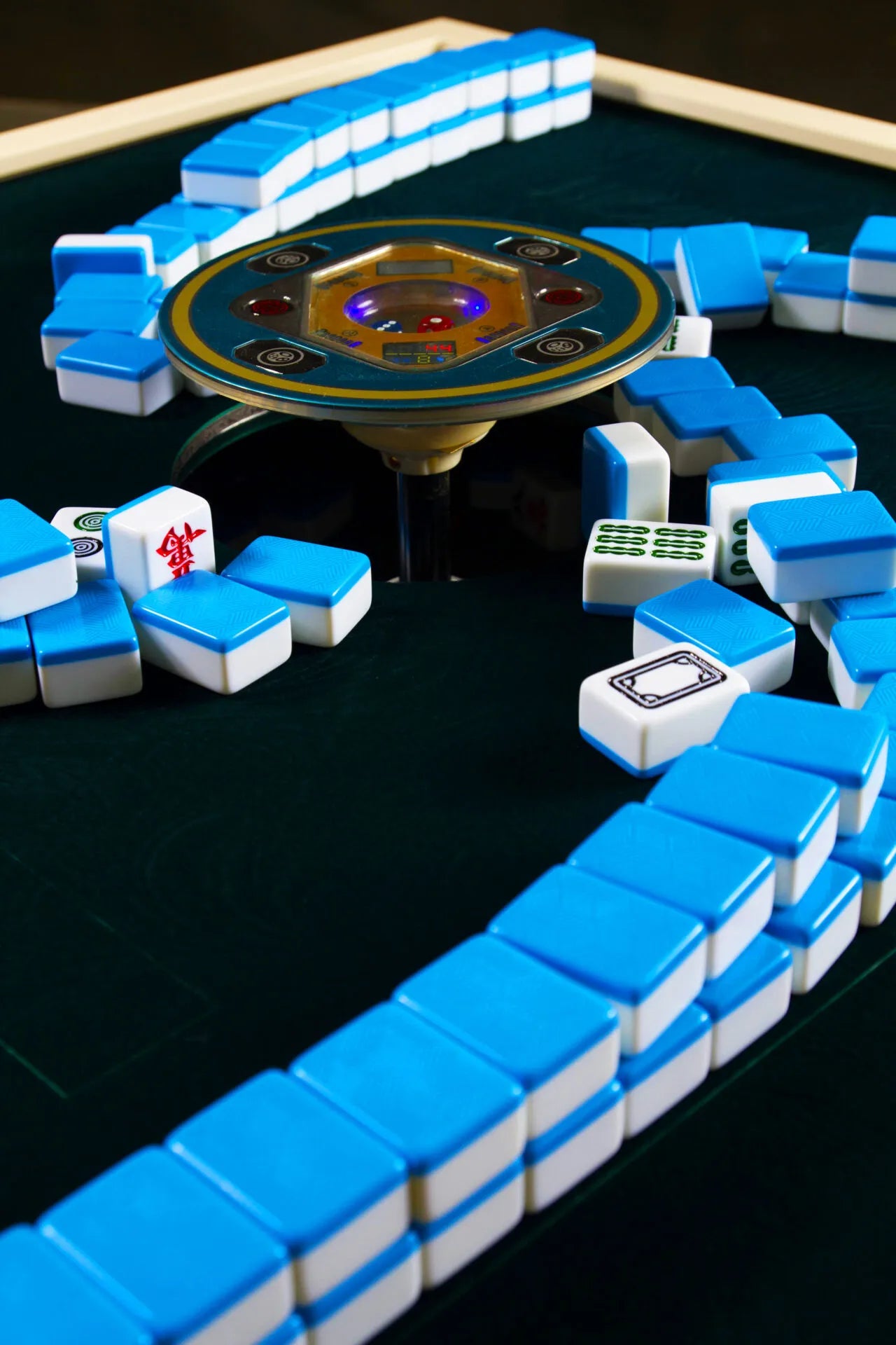 MAHJONG TABLE