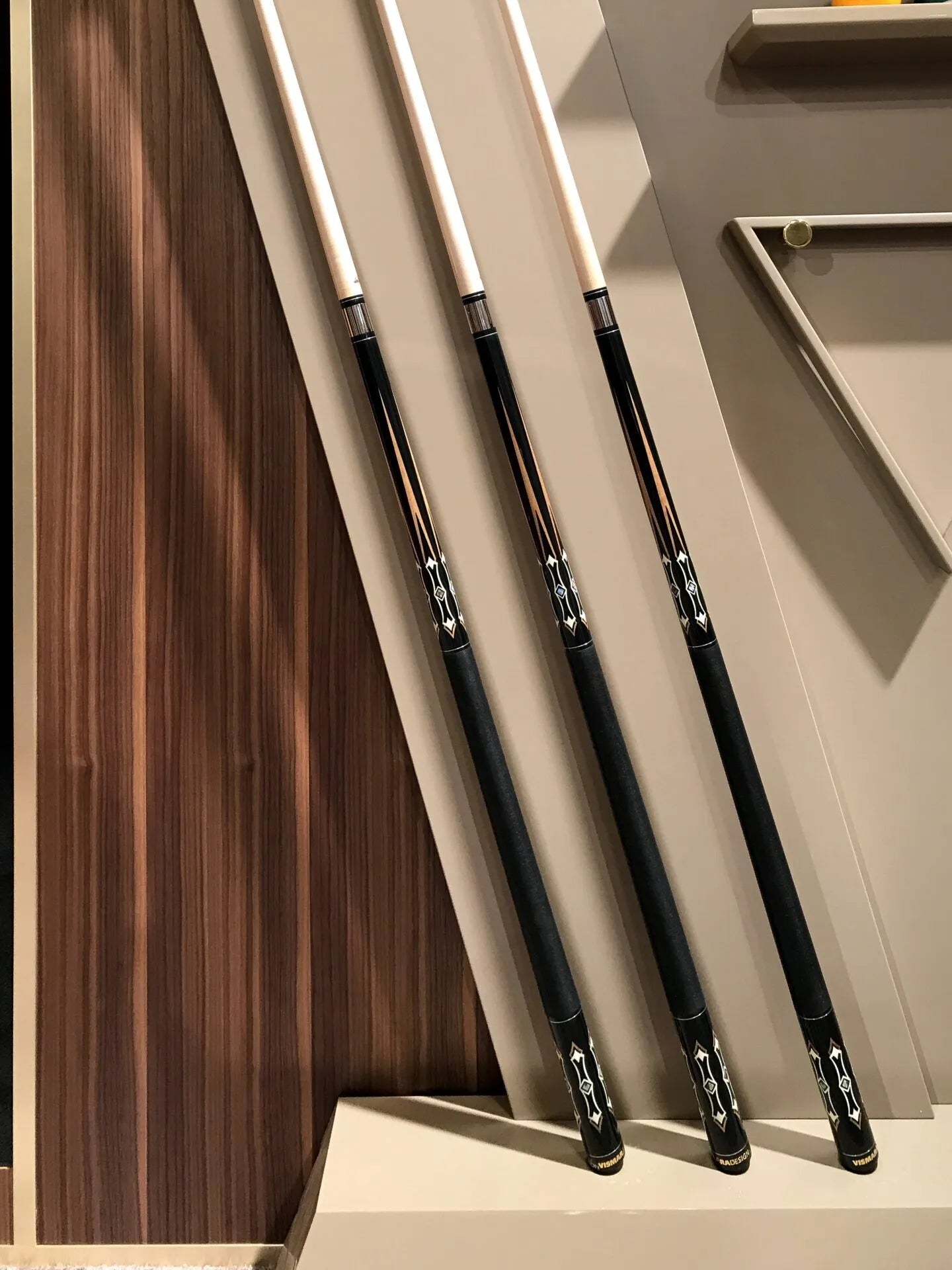 NEWDE CUE RACK
