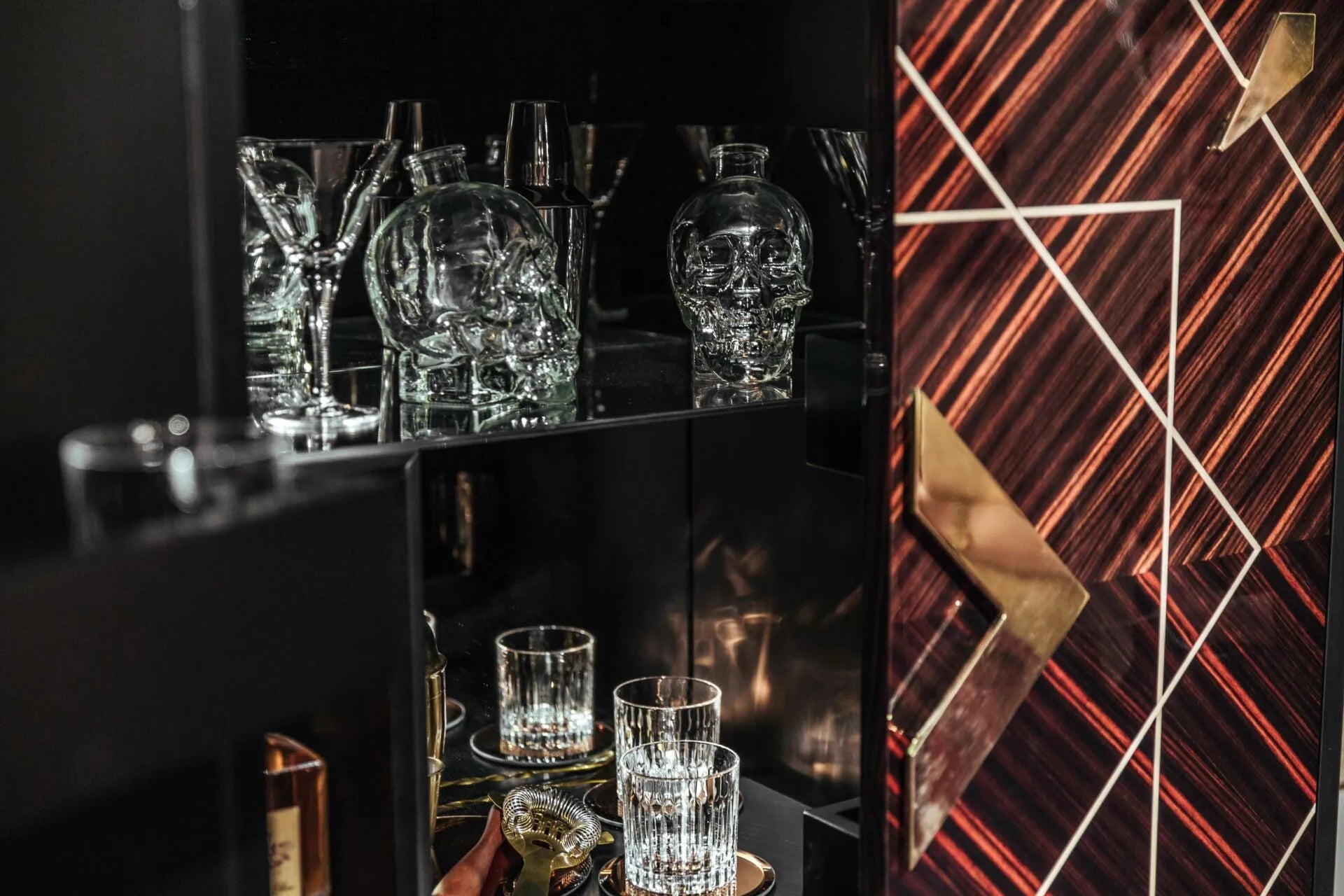 SPIRIT BAR CABINET